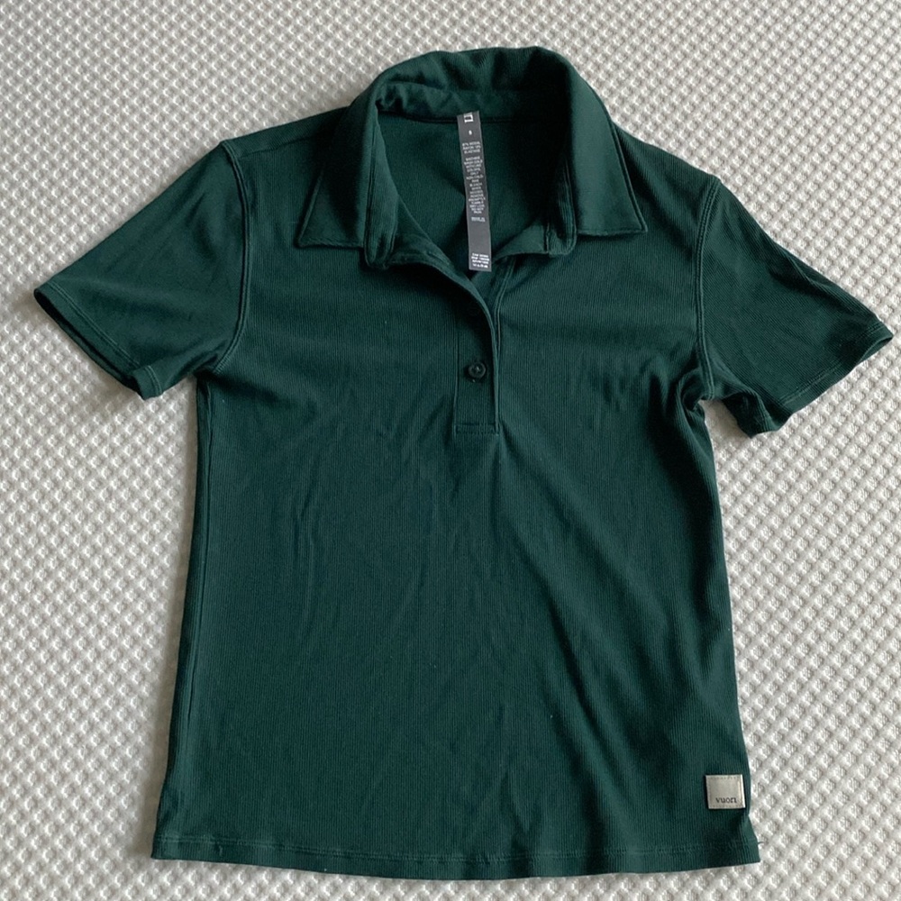 Vuori Pose Fitted Polo in Grass Size Small